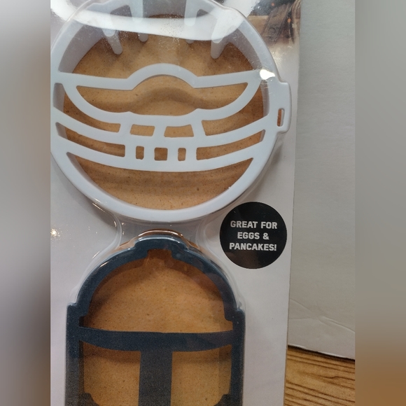 Star Wars Mandalorian Breakfast Silicone Cooking Molds - Picture 4 of 6